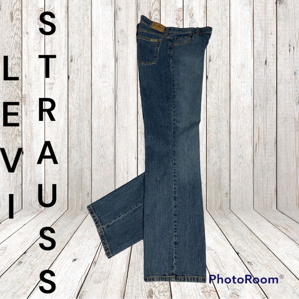 Levi Strauss Jeans. Medium Wash. Misses 14 Long.